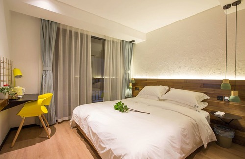 Xihu Qu Hotel | Hangzhou Backlighting Inn