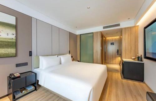 Downtown Hangzhou Hotel | Hangzhou West Lake Hubin Yintai Atour Hotel