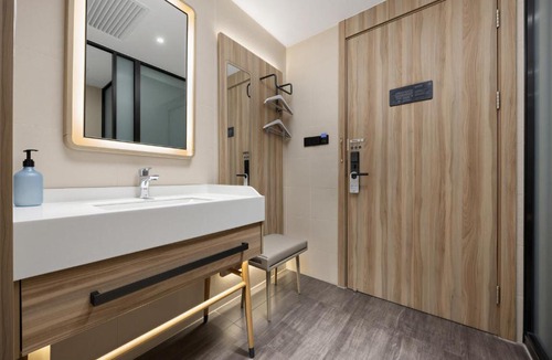 Xuanwu Hotel | Hanting Beijing West Station Lize Business District Hotel