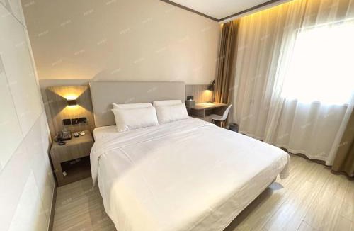 Yizhuang Hotel | Hanting Hotel Beijing Yizhuang Beishenshu Subway Station