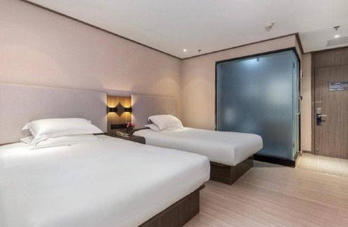 Panyu Hotel | Hanting Hotel Guangzhou Nancun Yuangang Subway Station (formerly Xingnan Avenue Branch)