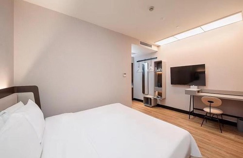 Pudong Hotel | Hanting Hotel Shanghai Babaiban Pudian Road Subway Station