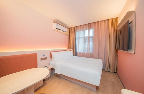 Baoshan Hotel | Hanting Hotel Shanghai Gucun Park Subway Station