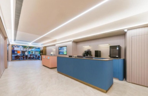 Jing'an Hotel | Hanting Hotel Shanghai Gongkang Road Subway Station
