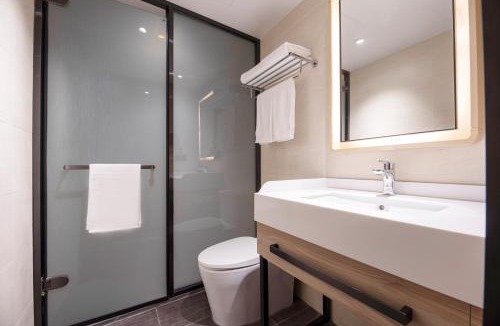 Yangpu Hotel | Hanting Hotel Shanghai Huangxing Road Subway Station