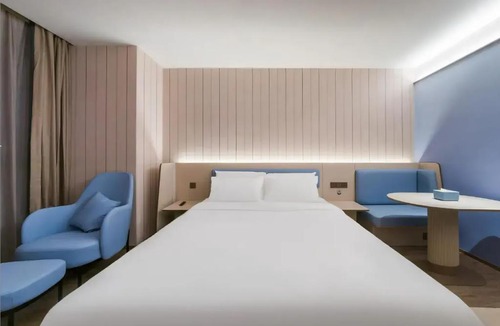 Zhabei Hotel | Hanting Hotel Shanghai Jing'an Sports Center Wenshui Road Subway Station