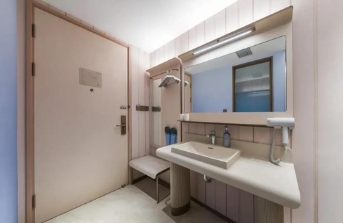 Zhabei Hotel | Hanting Hotel Shanghai Jing'an Sports Center Wenshui Road Subway Station