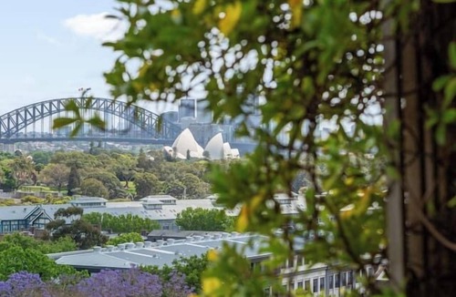 Potts Point Apartment | Harbour Horizon Iconic Skyline Retreat with Pool