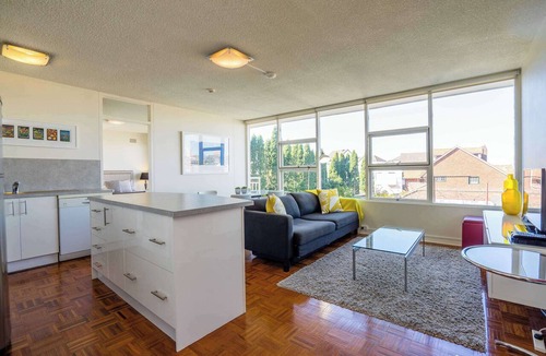 North Sydney Apartment | Harbour Views from North Sydney High Street