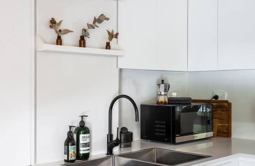 Woolloomooloo Apartment | Harbourside at Woolloomooloo with Balcony Views