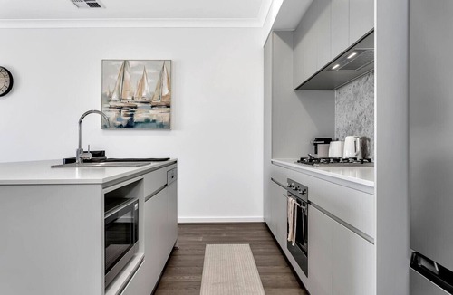 New Port Villa | Harbourside Haven | Panoramic Views, Wi-Fi, Luxury