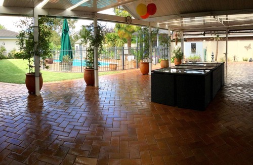 Bathurst Villa | Harris St Hideaway - FOXTEL and free Wifi