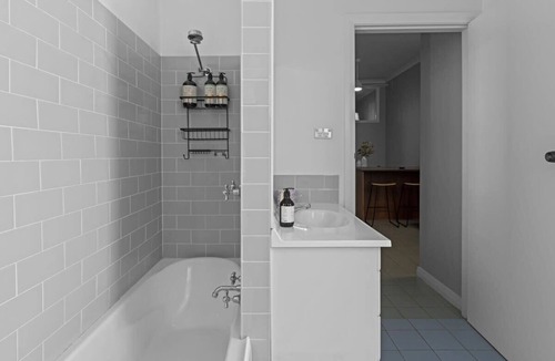 Newcastle West Apartment | Haven on Hunter | 500m to Civic Theatre