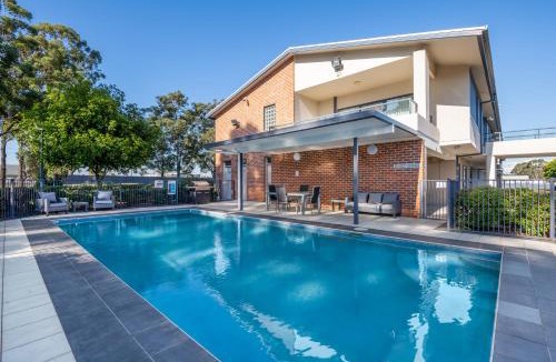 Clarendon Hotel | Hawkesbury Race Club Motel