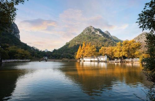 Xiufeng Hotel | He She Courtyard Free pick-up train station stay 2 nights