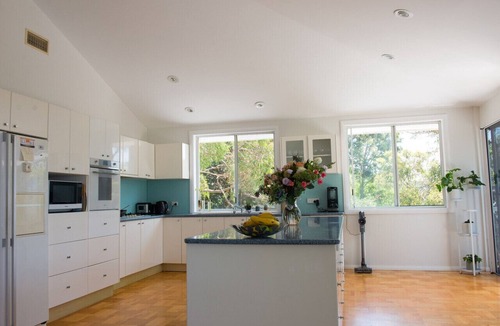 North Narrabeen House | Heated indoor pool and sauna near the ocean and lagoon