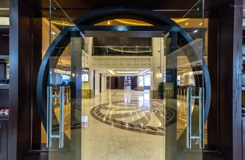 Yongding Hotel | Heaven's Gate Grand Hotel-Free Laundry-At the Gate of Tianmen Peak Cableway