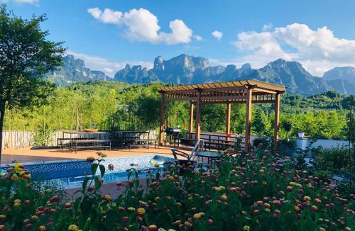 Yongding House | Heaven's Gate Home Stay -Free pick up service-Free laundry service-Panoramic view of Tianmen Mountain