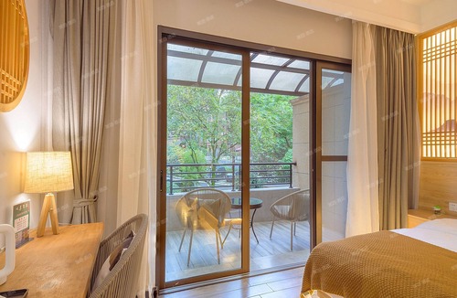Emeishan House | Heinemann Hotel courtyard or terrace king room A108— with a jacuzzi and a local