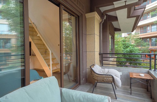 Emeishan House | Heinemann Hotel loft suite with two king beds A306— with a jacuzzi and a local