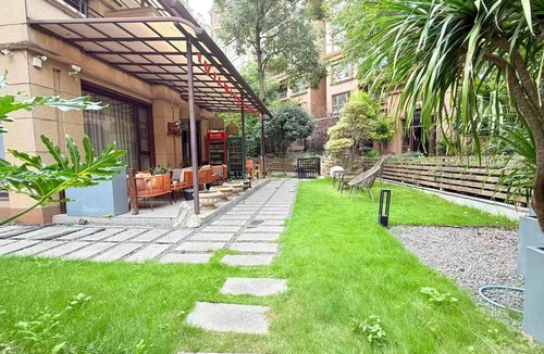 Emeishan House | Heinemann Hotel Sunny King Room without Bathtub A308— with a jacuzzi and a local