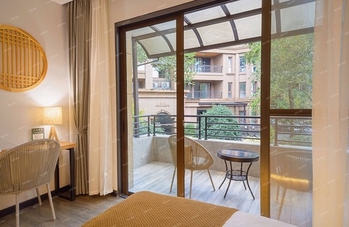 Emeishan House | Heinemann Hotel Terrace Double Room B206 – with Jacuzzi and local amenities