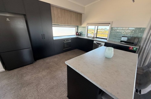 Moonta Bay House | Helios Heights - Modern 2 storey, Off Peak Special available
