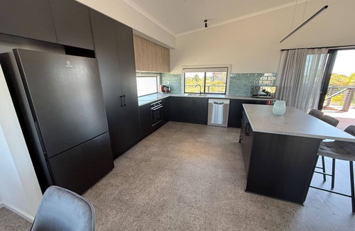 Moonta Bay House | Helios Heights - Modern 2 storey, Off Peak Special available