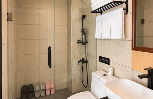 Fenghuang Hotel | Hemu House