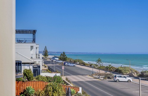 Henley Beach House | Henley Beachfront Luxury Home With Sauna Just 200m From Henley Square!