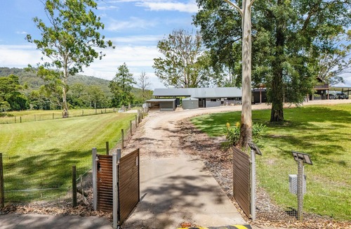 Valla House | Hidden Gem, Unique Rural barn on acreage yet 5 minutes to beautiful Valla Beach
