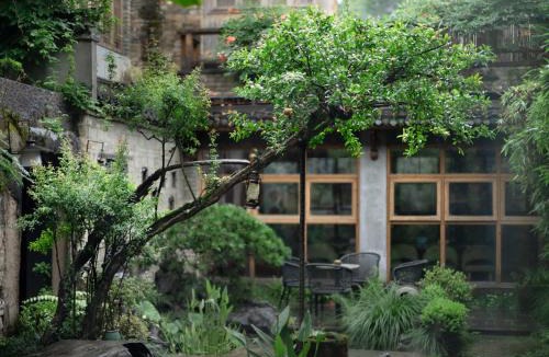 Tunxi Hotel | Hidden Moisture and Return to Simplicity Homestay in Mount Huangshan