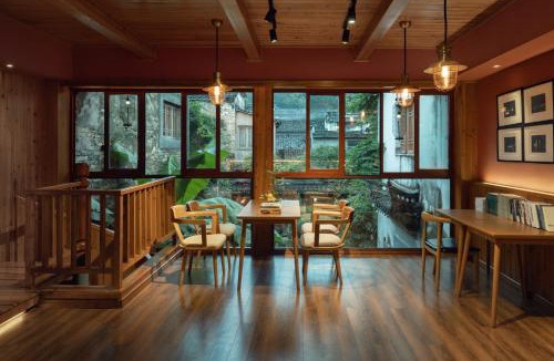 Tunxi Hotel | Hidden Moisture and Return to Simplicity Homestay in Mount Huangshan