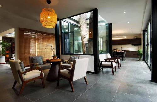 Huayin House | Hidden Spring Entire 7 Bedroom Mountain Villa Near Huashan for Families and Groups