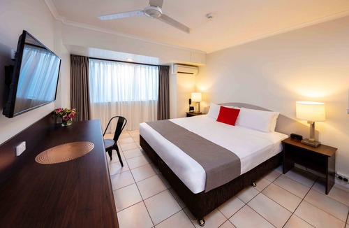 Cairns Central Business District Hotel | Hides Hotel Cairns