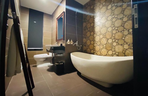 Pleiku Hotel | HighLight House