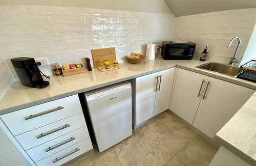 Kiama Heights Apartment | Hills View Studio @ Kiama Heights,This place has a style all its own.