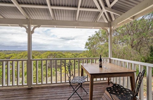 Naturaliste House | Hillview - Spacious Bushland Haven with Resort Access