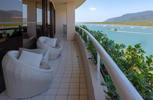 Cairns Central Business District Hotel | Hilton Cairns