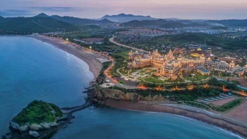 Jinzhou District Resort | Hilton Dalian Golden Pebble Beach Resort