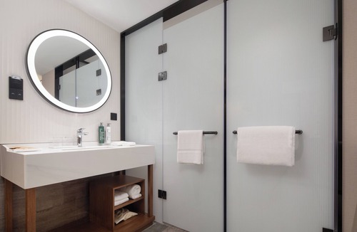 Yima Subdistrict Hotel | Hilton Garden Inn Beihai Railway Station
