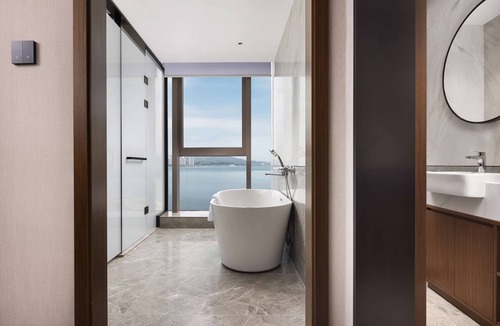 Chengqu District Hotel | Hilton Garden Inn Shanwei Haibin Boulevard