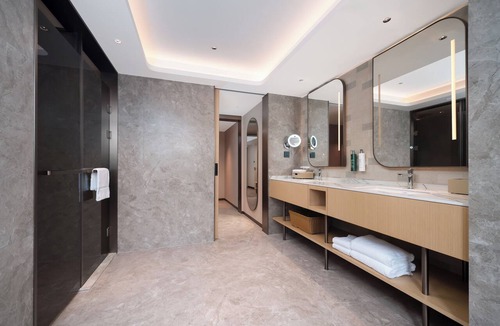 Luohu Hotel | Hilton Garden Inn Shenzhen Luohu Port