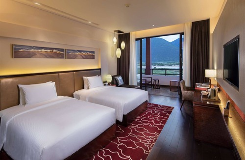 Mainling County Hotel | Hilton Linzhi Resort
