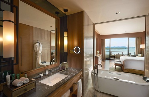 Hongshan Hotel | Hilton Wuhan Optics Valley