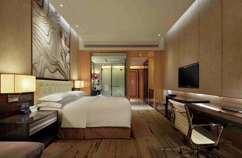 Huayuan Road Area Hotel | Hilton Zhengzhou