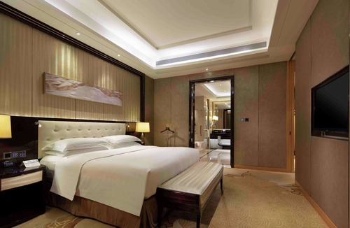 Huayuan Road Area Hotel | Hilton Zhengzhou
