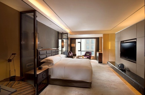 Shiqi District Hotel | Hilton Zhongshan Downtown