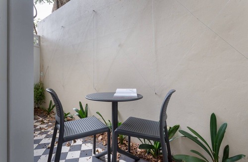 Lewisham Apartment | Historic Art-filled Studio Close to Transport