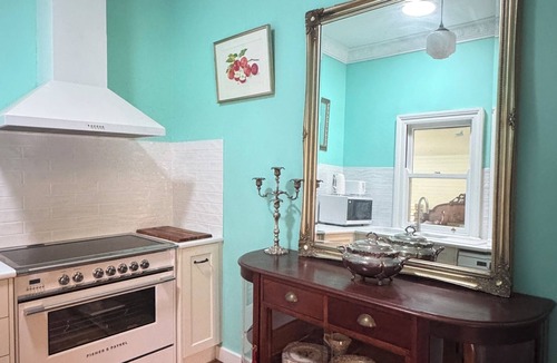 Yass House | Historic charm meets modern amenities - stroll to everything Yass has to offer.
